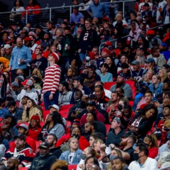 WHERE’S WALDO white and red Pom pom hat - Picture 8 of 8